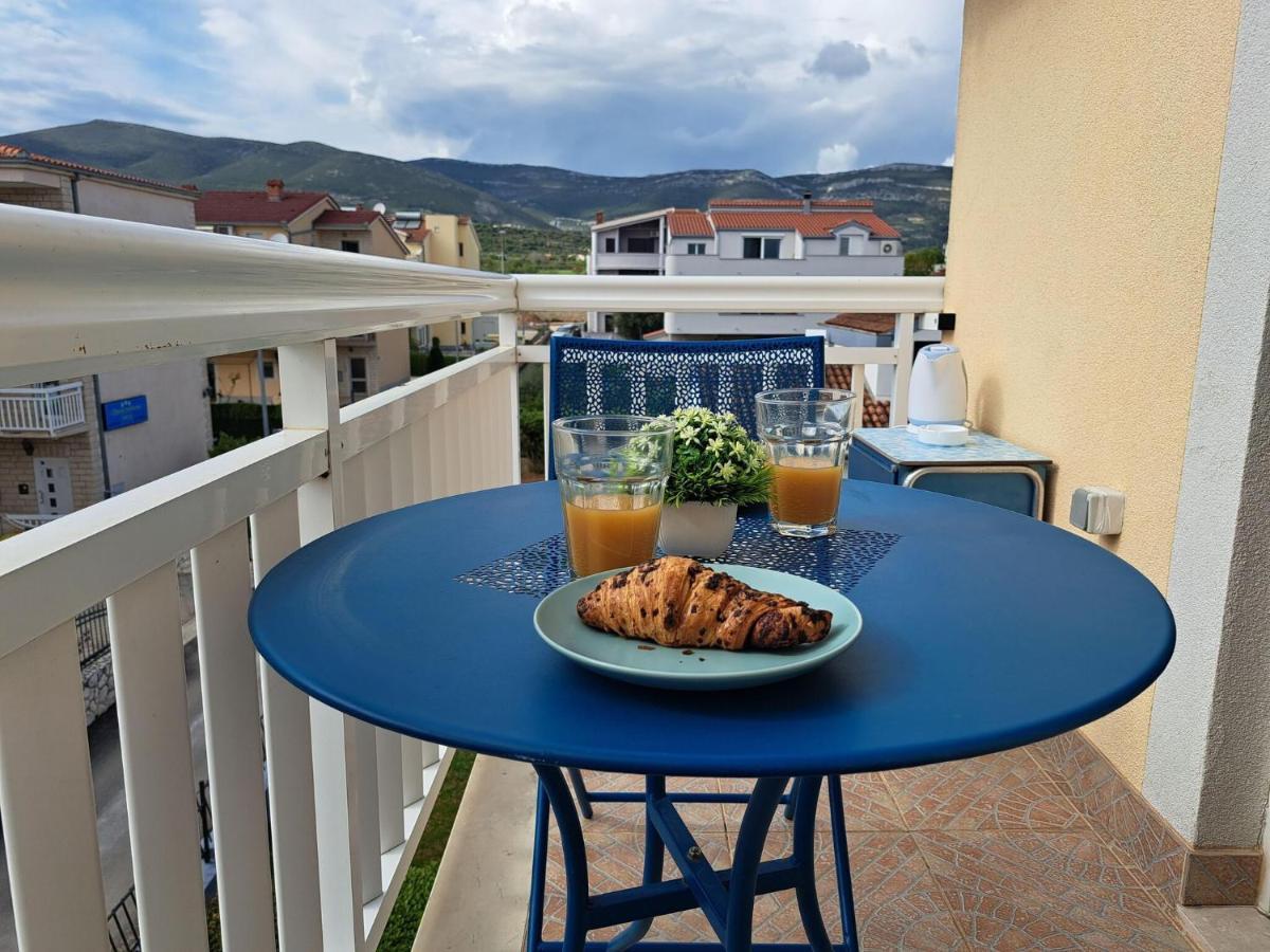 Nice Small Apartment With A Sea View Kastela Exterior photo