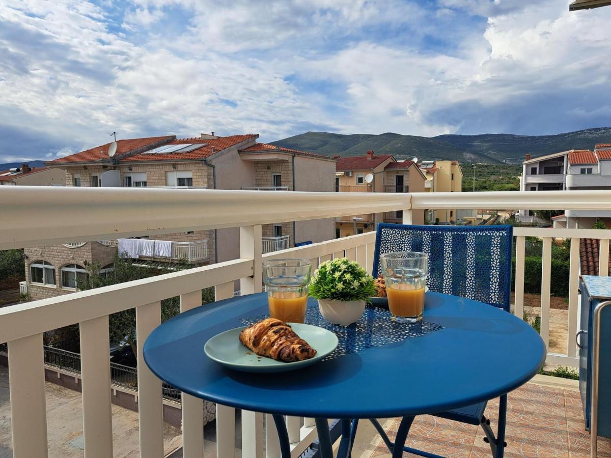 Nice Small Apartment With A Sea View Kastela Exterior photo